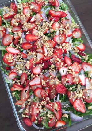 Una foto de Ensalada fresca y frutal