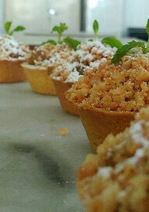 A picture of Apple crumble tart.