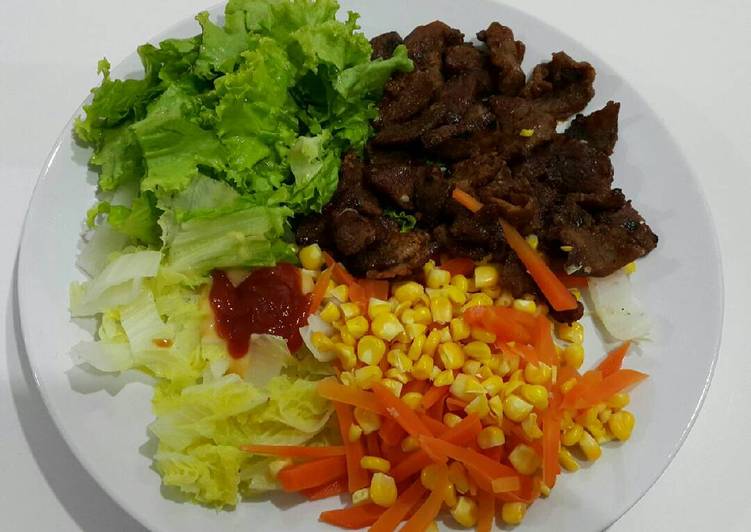 Beef grill with salad