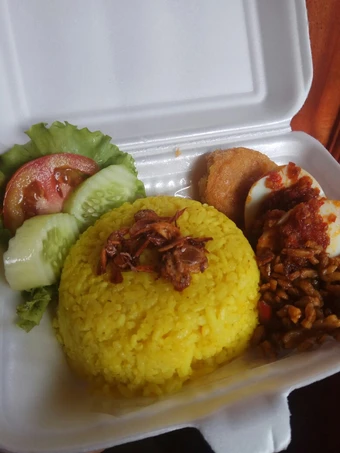 Cara Simple Membikin Resep  Nasi kuning gurih praktis pakai magicom yang Menggugah Selera, Bikin Ketagihan