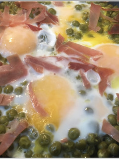 Una foto de Colchón de arvejas con huevo