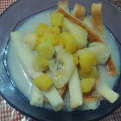 A picture of Kolak Putih Pisang Ubi Roti.