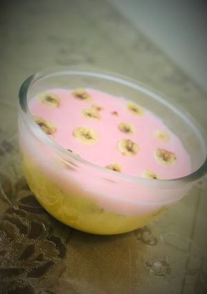 A picture of Mango and Strawberry Custard.