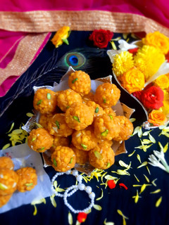 பூந்தி லட்டு (boondi Ladoo recipe in Tamil) செய்முறை முக்கிய புகைப்படம்