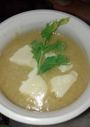 Una foto de Sopa crema de choclo 🍵🌽