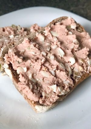 Májkrémes-zöldhagymás tojáskrém recept fotója