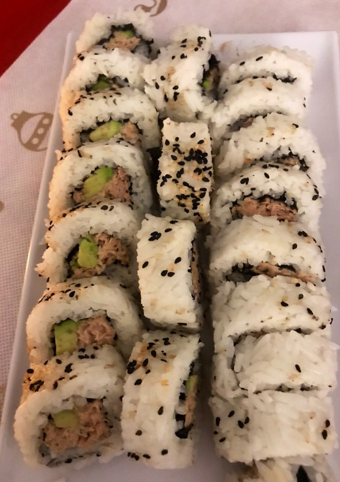 Una foto de Sushi express de atún