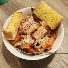 A picture of Pasta Arrabbiata sauce.