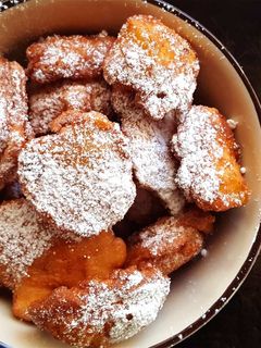 Una foto de Deliciosos buñuelos de manzana con harina de arroz y almidón de maíz (SIN GLUTEN y SÚPER ECONÓMICOS)