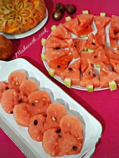 عکسی از دستور برش هندوانه به شکل قلب و درخت کاج