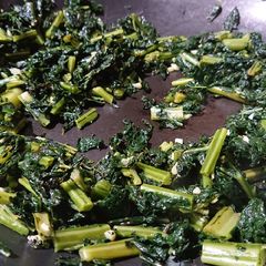 A picture of Garlic Pan-Fried Cavalo Nero.