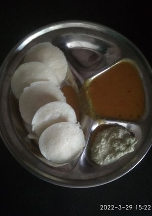 ઇડલી સંભાર અને ચટણી (Idli Sambhar Chutney Recipe In Gujarati) રેસીપી મુખ્ય ફોટો