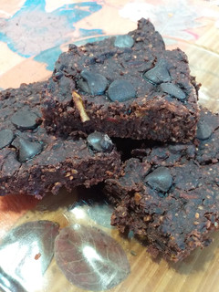 Una foto de Brownie de porotos con avena instantánea