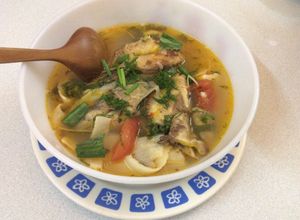 Hình của món Cá tầm nấu canh măng chua.