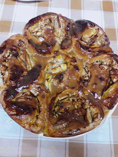 Foto de Bolo Rei de maçã, nozes e caramelo salgado