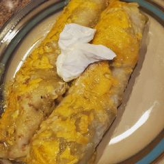 A picture of Shredded chicken enchiladas red or green.