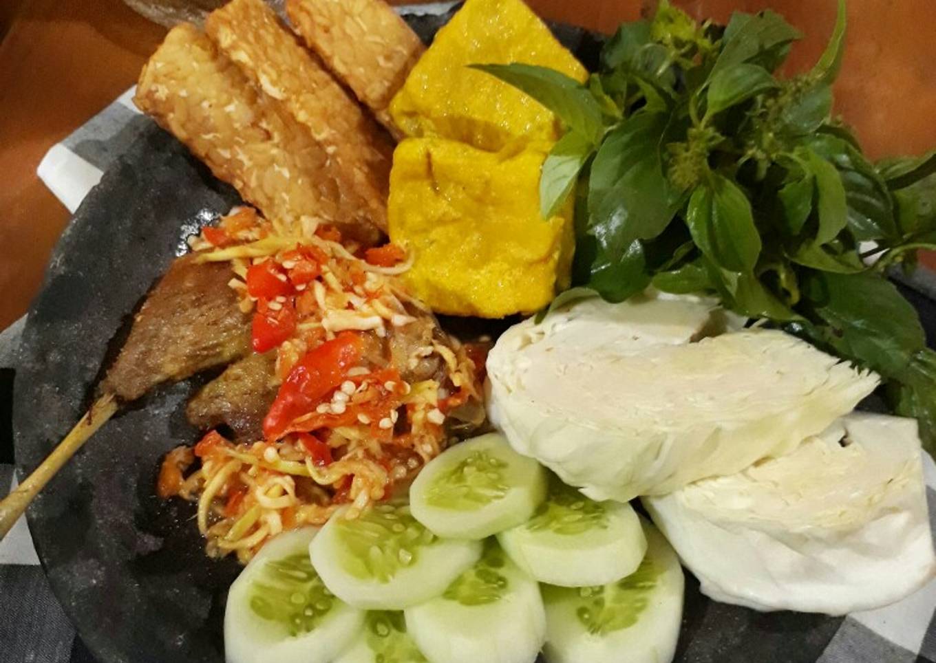 Bebek penyet sambal mangga