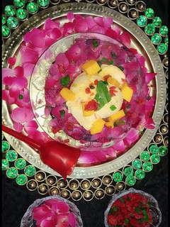 A picture of Mango tutti frutti ice cream in rose petals icebowl.
