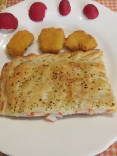 Una foto de Hojaldre relleno de atún y surimi