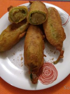 मिरची वडा - पावसाळा स्पेशल (mirachi wada recipe in marathi) रेसिपी चे मुख्य फोटो