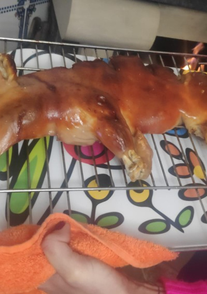 Una foto de Cochinillo al horno