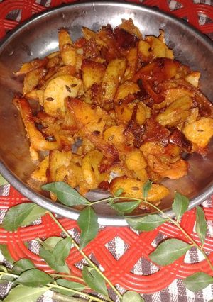 આલુ ભાજા (Aloo Bhaja Recipe In Gujarati) રેસીપી મુખ્ય ફોટો