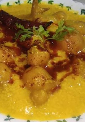A picture of Kadi pakoda.