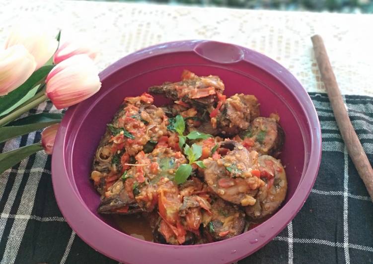 Resep Tongkol Balado Kemangi Oleh Laras Yunia Kurniawati Cookpad