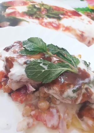 A picture of Dahi bala chana chana chat.