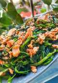Rau muống xào tép biển (con moi, con ruốc)