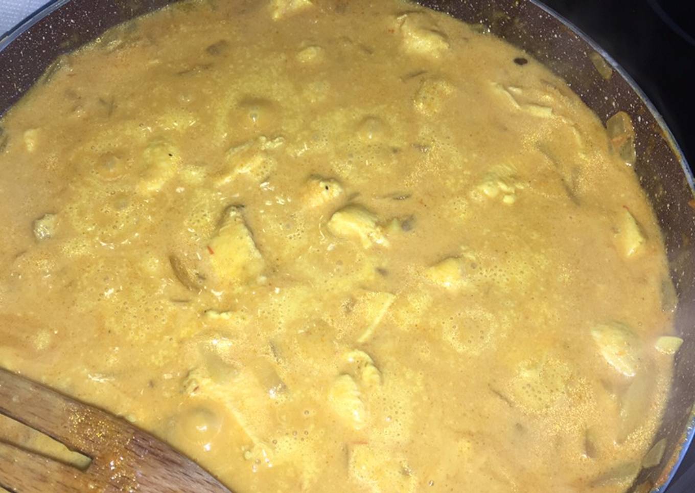Pollo al curry con leche de coco
