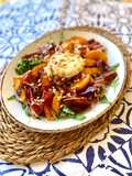 Ensalada de melocotón a la plancha, jamón ibérico y queso de cabra