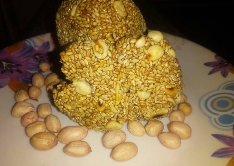 Ghude peanut laddu