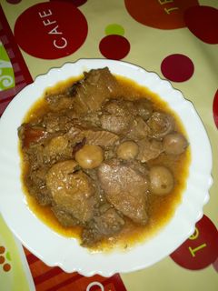 Una foto de Solomillo de jabalí en salsa con champiñones en la olla gm g