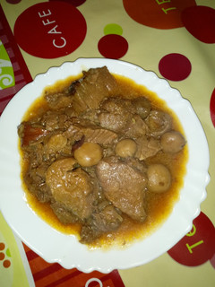 Una foto de Solomillo de jabalí en salsa con champiñones en la olla gm g