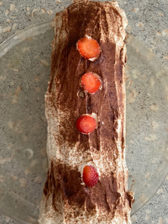 Una foto de Brazo gitano de nata y fresa