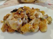 Una foto di fiocchi di formaggio