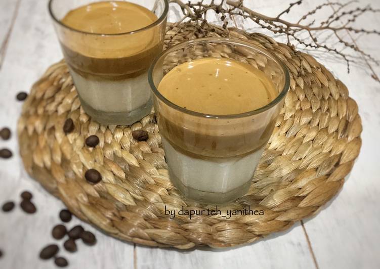 Resep Dalgona Coffee Brown Sugar Praktis No Mixer No Whisker (Pakai Saringan) yang Enak Banget