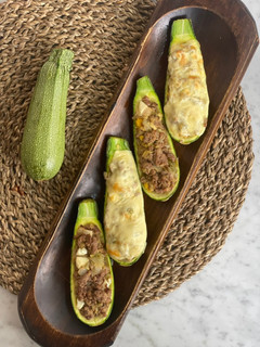 Una foto de Calabacitas rellenas en freidora de aire