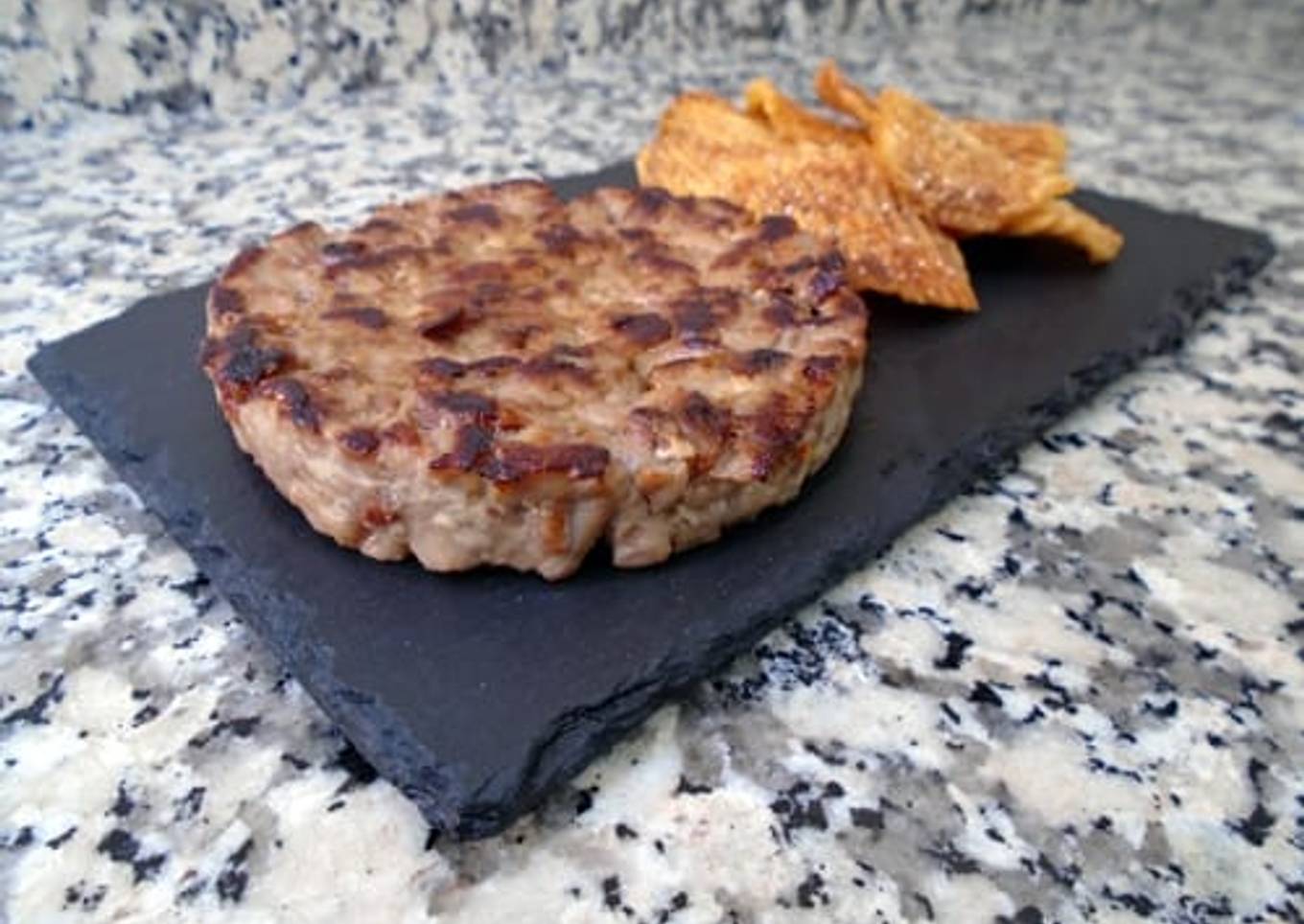 Hamburguesas de atún rojo y tomates secos