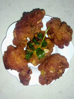 ஈசி ஆலு போண்டா (Easy aloo bonda recipe in tamil) செய்முறை முக்கிய புகைப்படம்