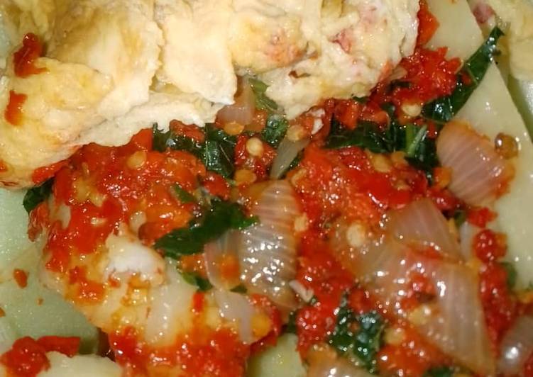 Yam and green sauce with masar kwai