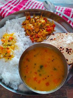 ખાટી મીઠી ગુજરાતી દાળ (Gujarati Daal recipe) રેસીપી મુખ્ય ફોટો