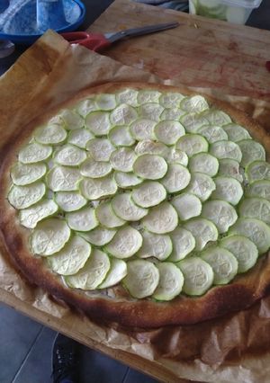 Une photo de Tarte fine courgette