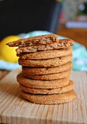 Una foto de Galletas crujientes básicas. Veganas y sin azúcar