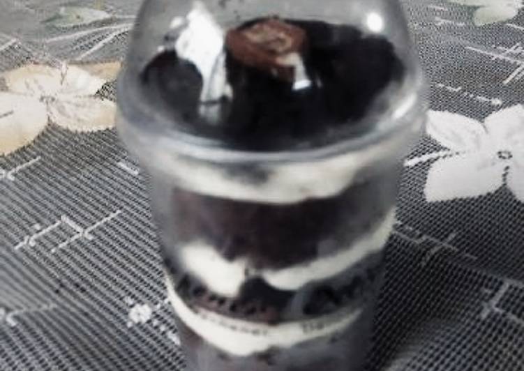 Jar cake oreo kitkat