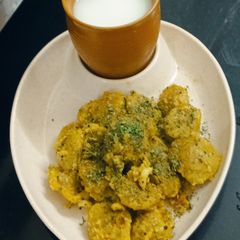 A picture of Traditional Kathiyawadi Taste: Lasaniya Tikdiya (Instant Unsteamed Muthiya).