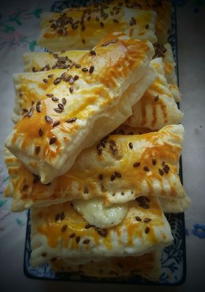 Sajttal töltött leveles párna /leveles tésztából/🧀🧀🧀 recept fotója