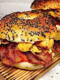 Bagels Thịt Hun Khói và Phô Mai Kem (Cream Cheese Bacon & Egg Bagels) 🥯🥯🥯