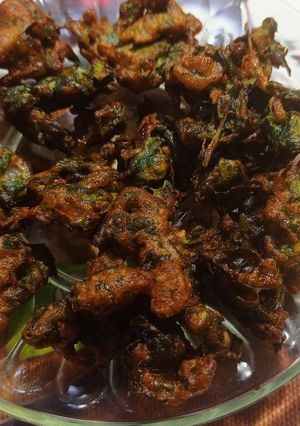 कुरकुरे पालक पकौडे (kurkure palak pakode recipe in Hindi) रेसिपी मुख्य फोटो